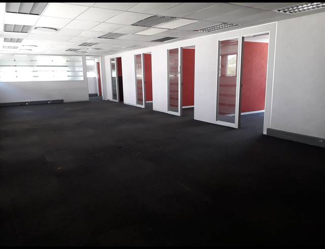 1,172M² OFFICE TO LET IN IRENE
